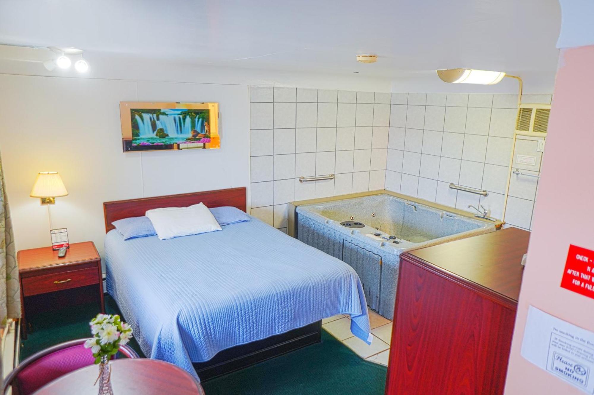 Bay Motel By Oyo Bay City Exteriör bild